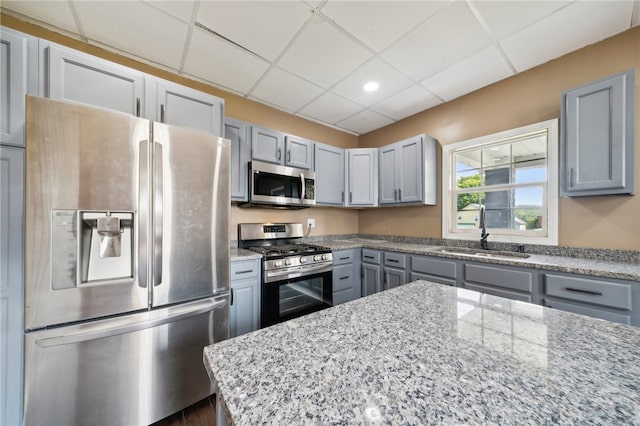 kitchen featuring sink, stainless steel appliances, and gray cabinets