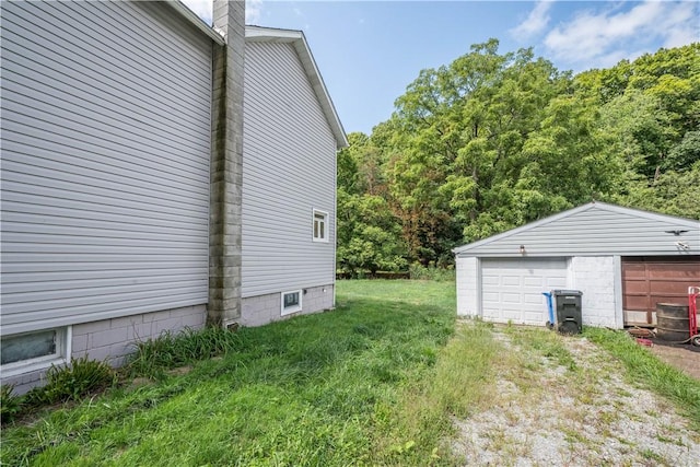 view of yard with a garage and an outdoor structure