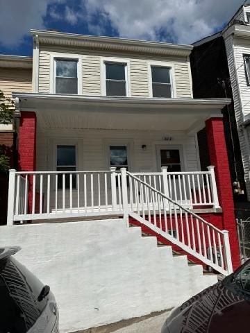 view of front facade featuring covered porch