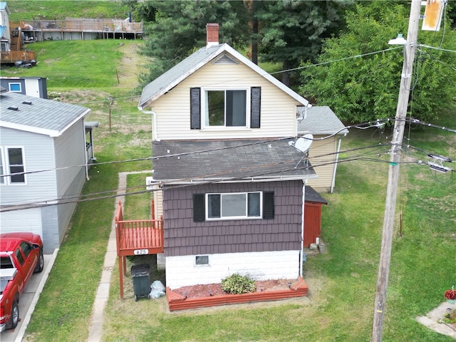 view of front of home with a front lawn and a garage