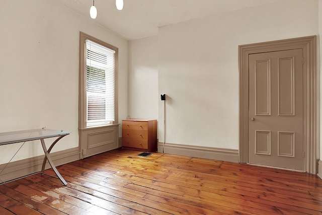 empty room featuring light hardwood / wood-style flooring