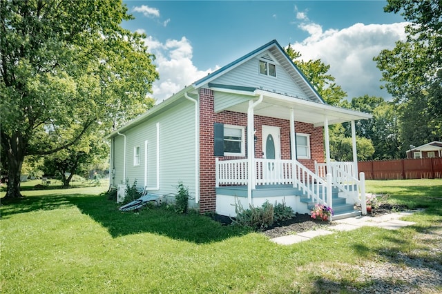 view of front of property featuring a front lawn and a porch