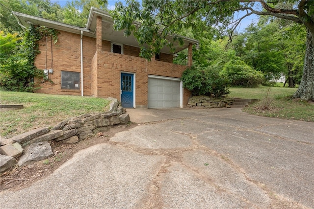 view of front facade featuring a garage