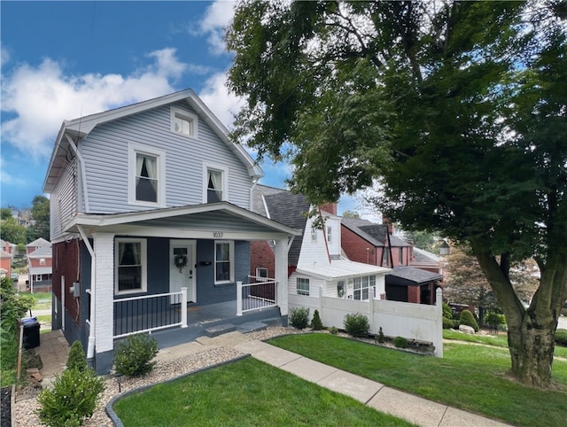 view of front facade with a front lawn and covered porch