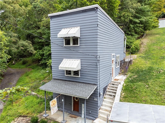 exterior space featuring a lawn