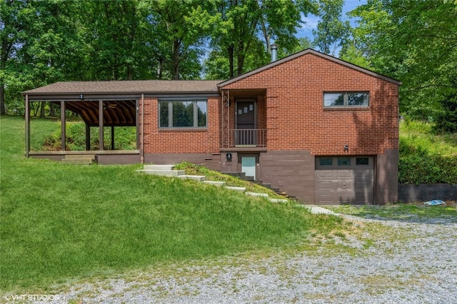 view of front facade featuring a garage and a front lawn