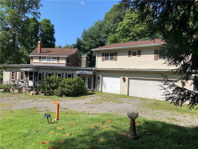 view of front of property featuring a front lawn and a garage