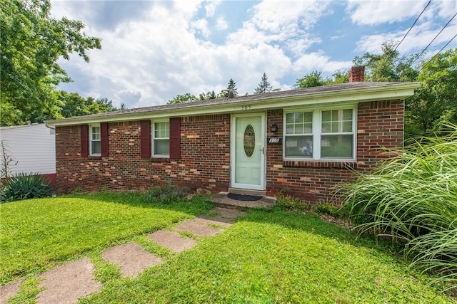 single story home with a front lawn