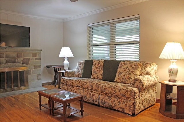 living room featuring crown molding and wood finished floors