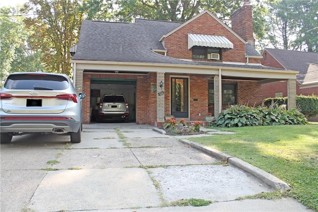 view of front facade featuring a garage, a front yard, and covered porch