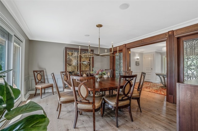 dining area featuring crown molding, plenty of natural light, and light hardwood / wood-style flooring