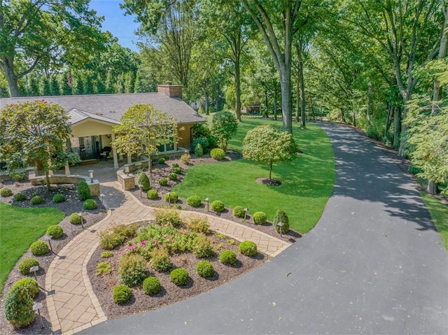 exterior space featuring a front yard