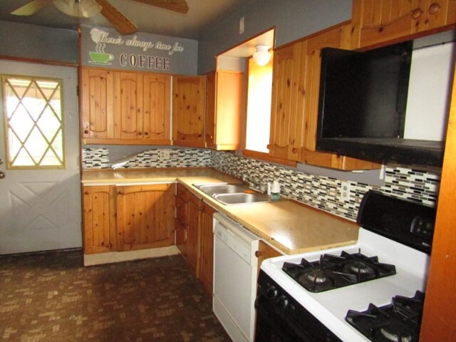 kitchen featuring sink, white appliances, ceiling fan, and decorative backsplash