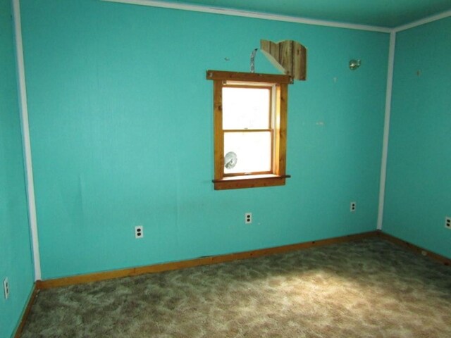 view of carpeted spare room