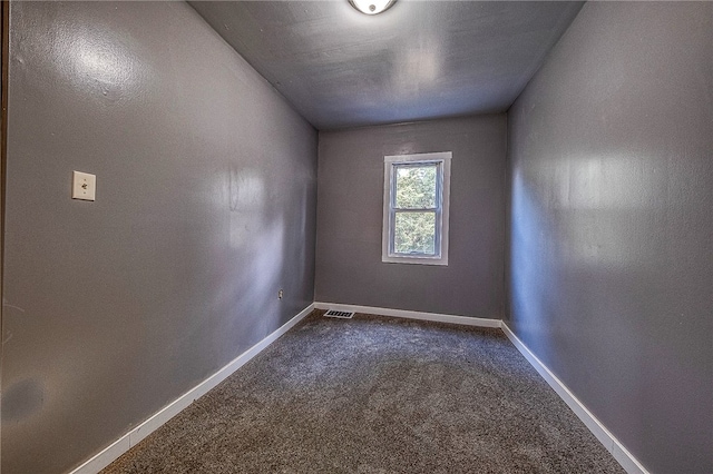 unfurnished room with carpet flooring