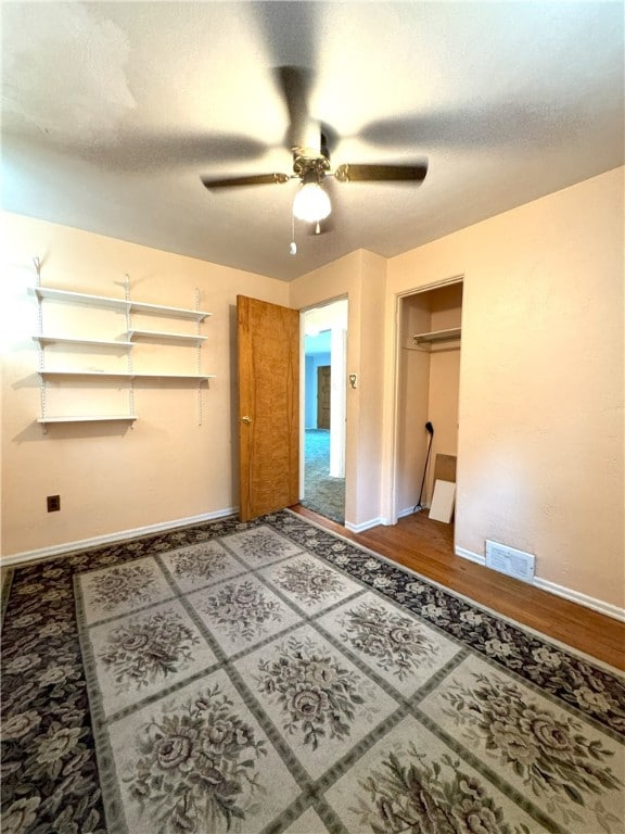 unfurnished room featuring ceiling fan and hardwood / wood-style floors