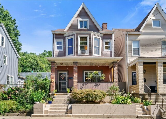 view of front of house featuring a porch