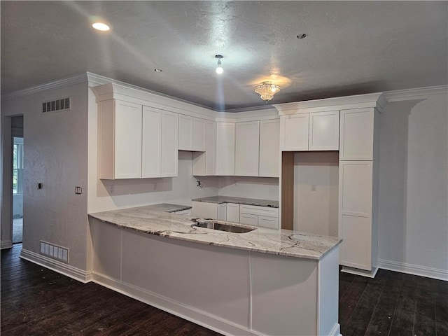 802 S 10th St, Youngwood, PA 15697