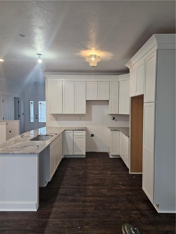 802 S 10th St, Youngwood, PA 15697