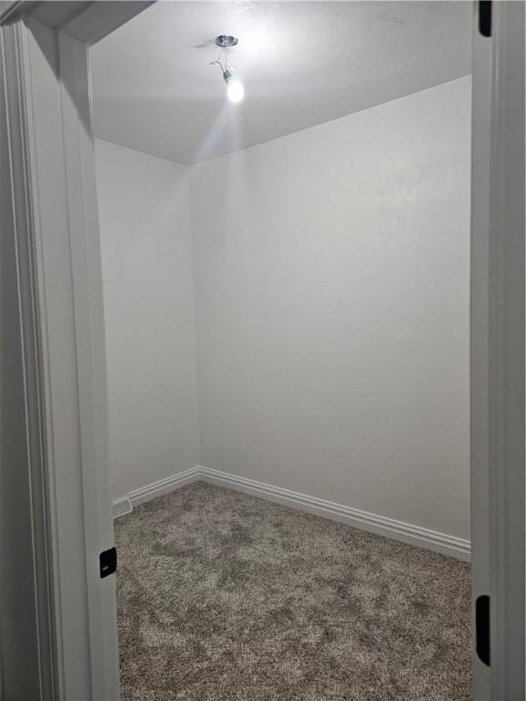 802 S 10th St, Youngwood, PA 15697