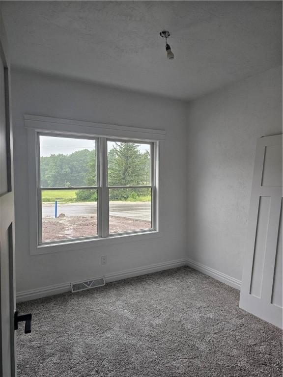 802 S 10th St, Youngwood, PA 15697