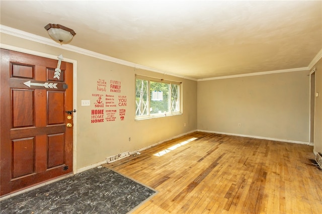 foyer entrance featuring crown molding and light hardwood / wood-style floors