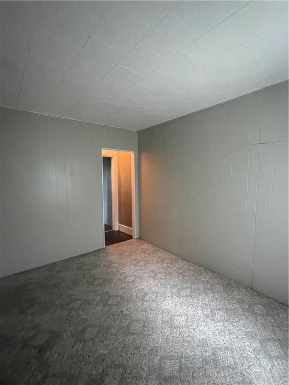 empty room featuring carpet