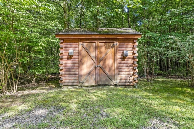 view of outbuilding featuring a yard