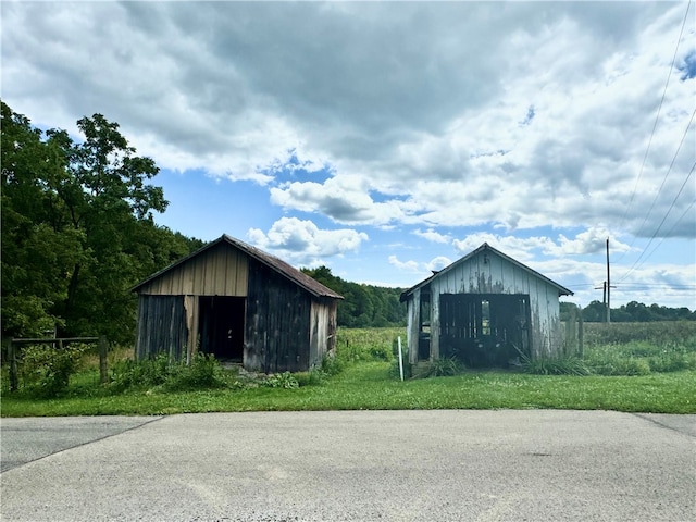 view of outbuilding