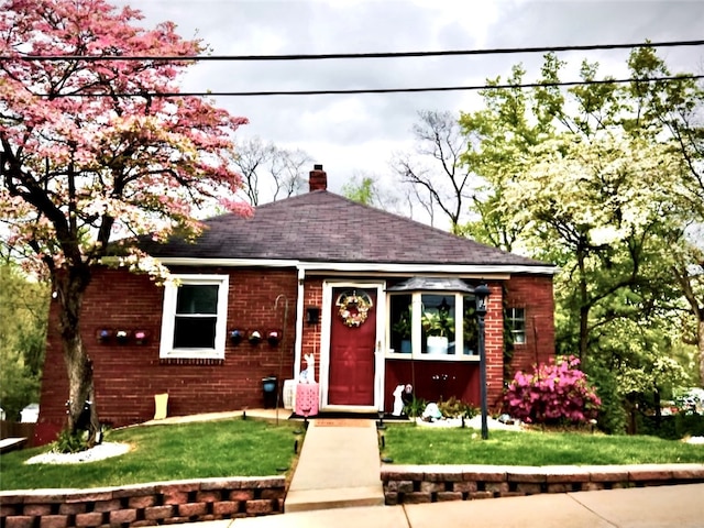 view of front of house with a front yard