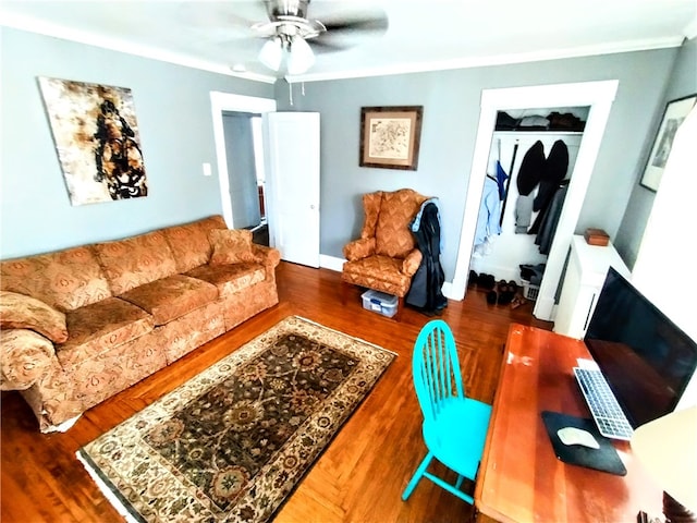 living room featuring ceiling fan, crown molding, and dark wood-type flooring