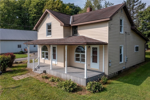 view of front of house with a front lawn