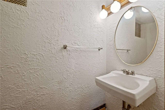 bathroom featuring sink