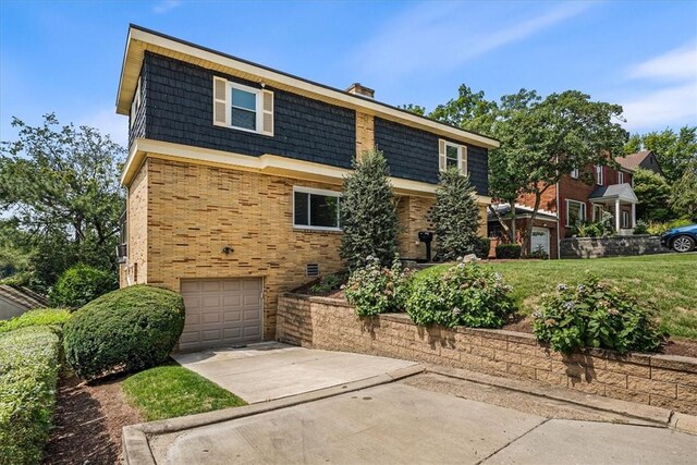 view of front of property featuring a garage