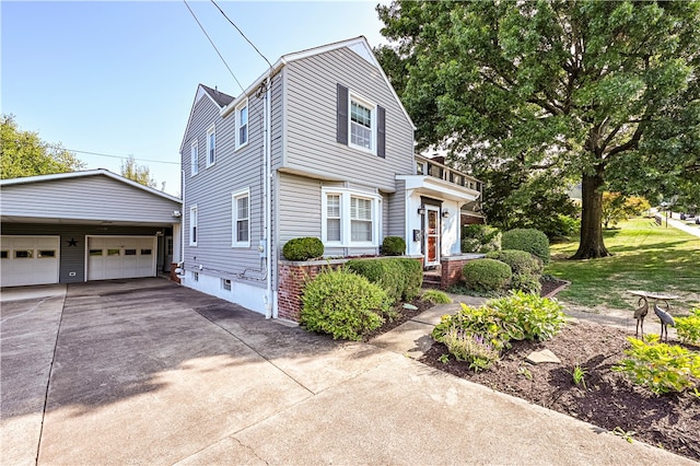 view of front facade with a front lawn and a garage