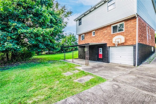 view of yard with a garage