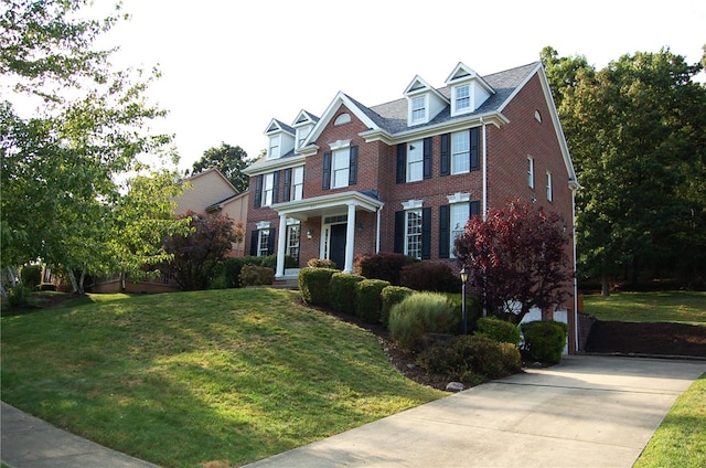 view of front facade with a front lawn