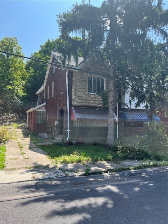 view of front of property