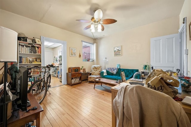 living room featuring light hardwood / wood-style flooring and ceiling fan