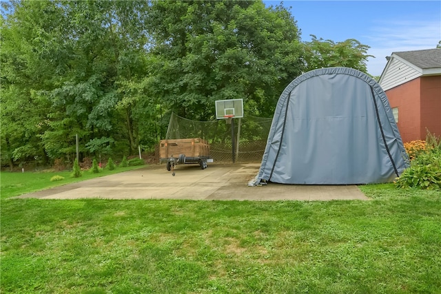 entry to storm shelter with a yard