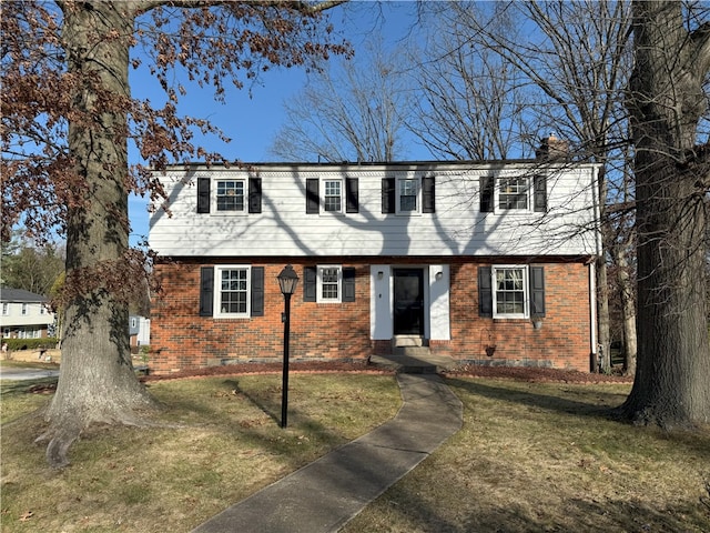 view of front of property featuring a front yard