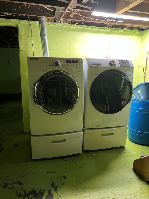 washroom featuring independent washer and dryer