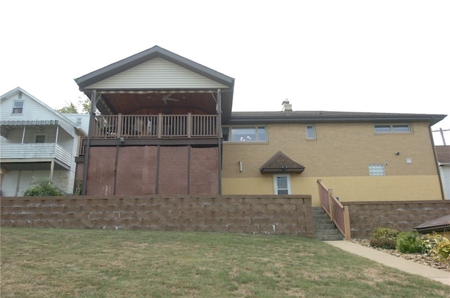 back of house featuring a lawn