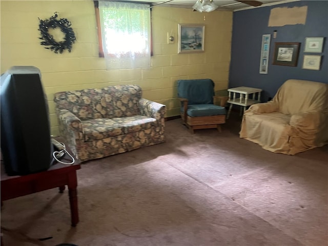 carpeted living room featuring ceiling fan