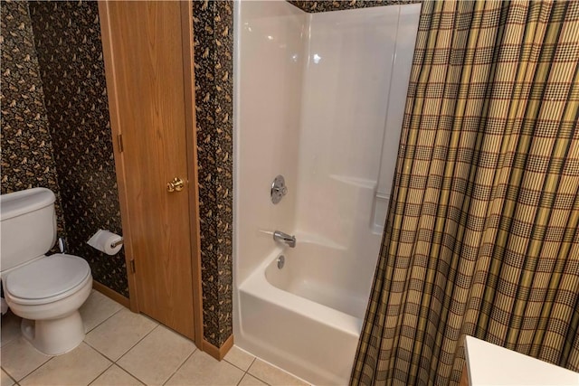 full bathroom featuring tile patterned floors, toilet, and shower / bath combo