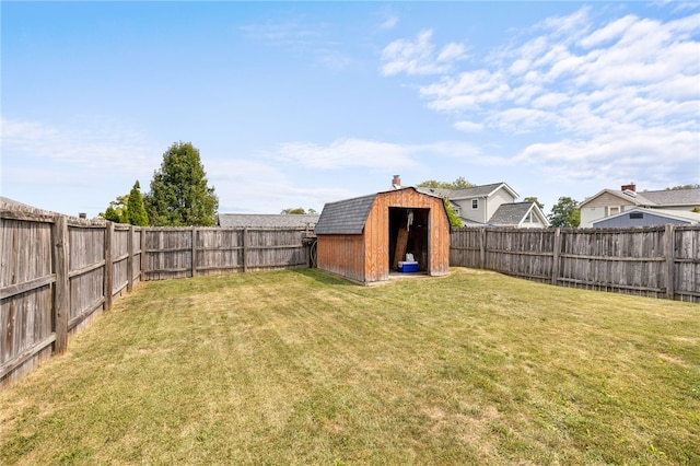 view of yard featuring a storage shed