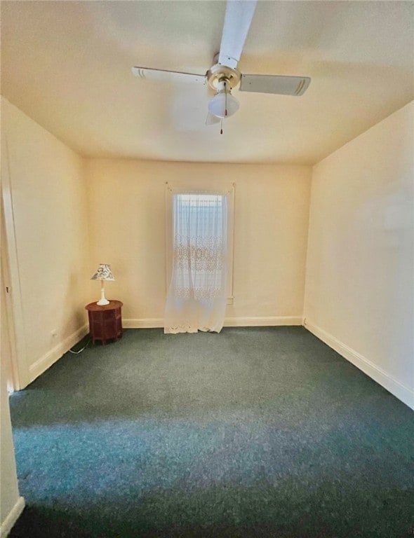 carpeted empty room featuring ceiling fan