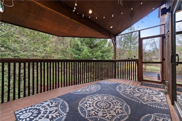 sunroom with vaulted ceiling