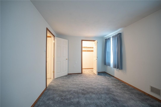 unfurnished room featuring carpet