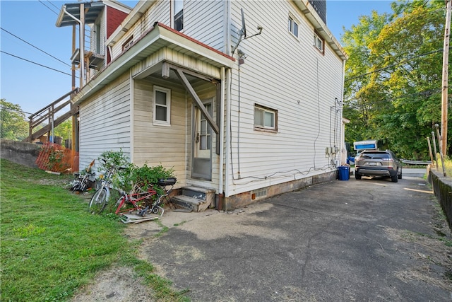 view of side of home featuring a lawn